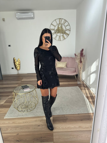 Abito Kourtney